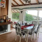 Linda Casa Con Preciosa Vista A La Bahia